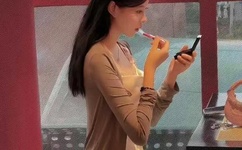 男同桌把我的奶罩扒了亲我的胸